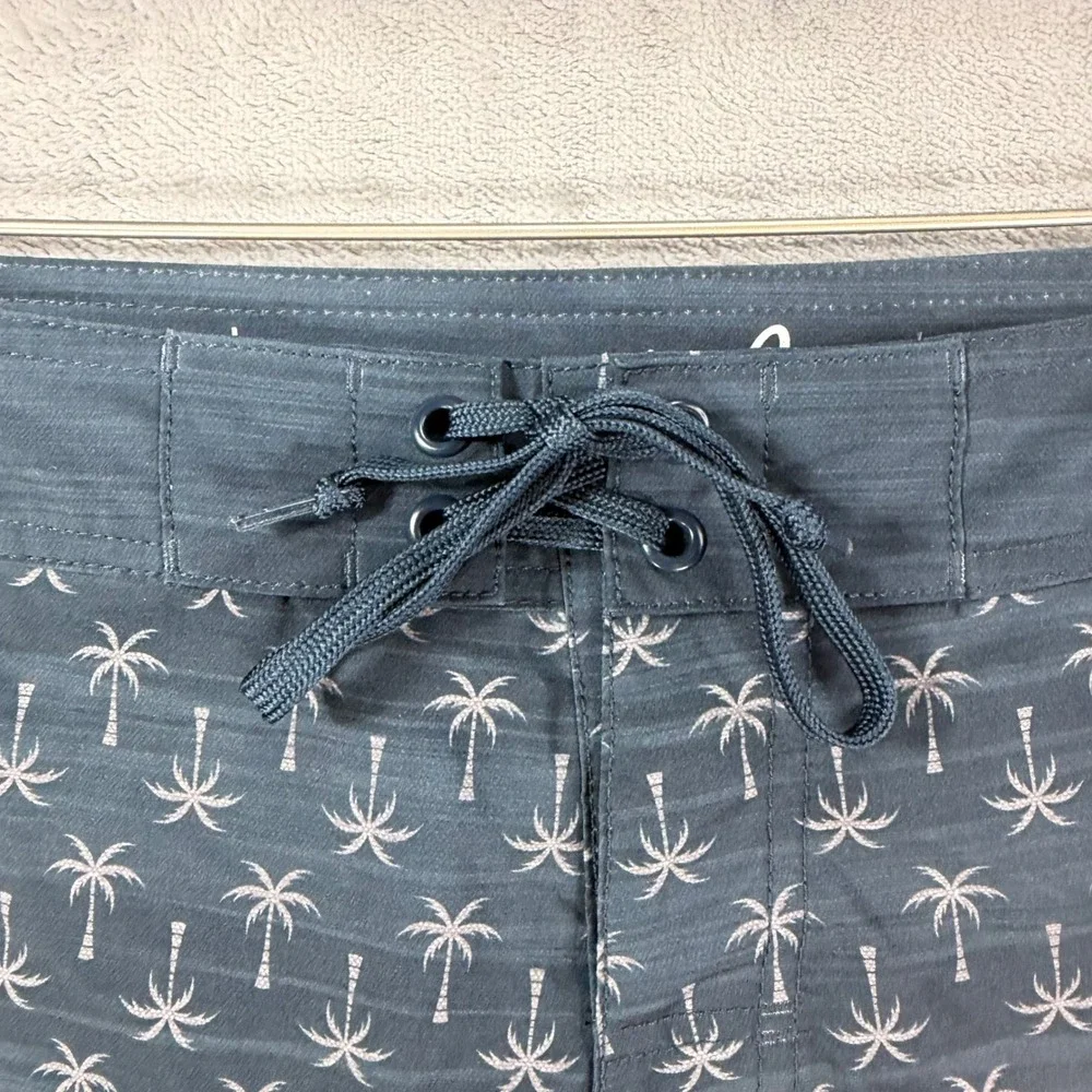 Travis Mathew Board Shorts Mens Size 32 Navy Red Grey Palm Tree Swim Trunks